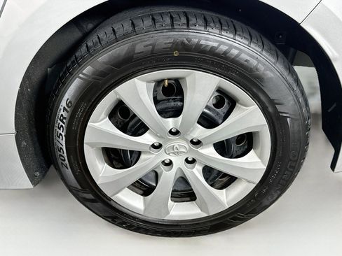 Used 2024 Toyota Corolla LE FWD image 11