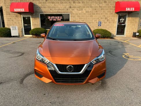Used 2021 Nissan Versa SV image 2