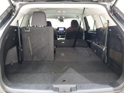 Used 2024 Toyota Highlander LE image 33