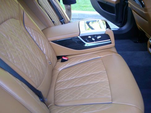 Used 2021 BMW 750i xDrive w/ Luxury Rear Seating Package AWD/4WD image 67