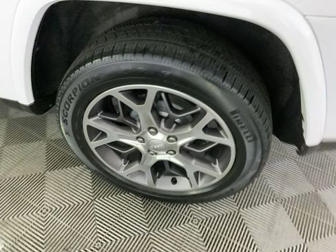 Used 2018 Jeep Grand Cherokee Limited AWD/4WD image 38