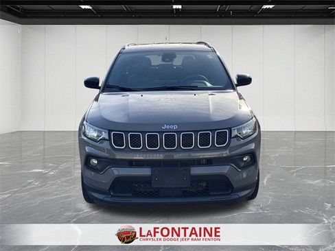 Certified 2024 Jeep Compass Latitude image 8