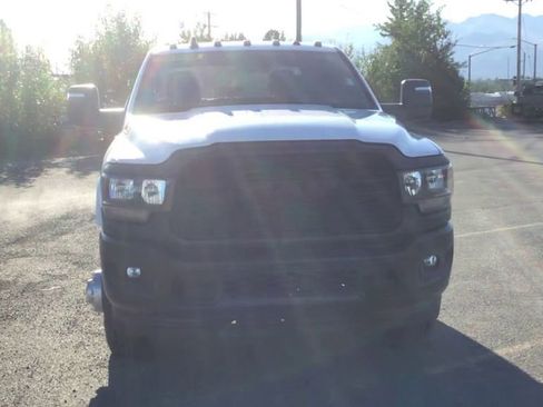 New 2024 RAM 3500 4x4 Crew Cab DRW image 3