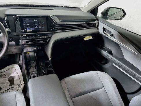 Used 2025 Toyota Camry LE w/ Convenience Package AWD/4WD image 18