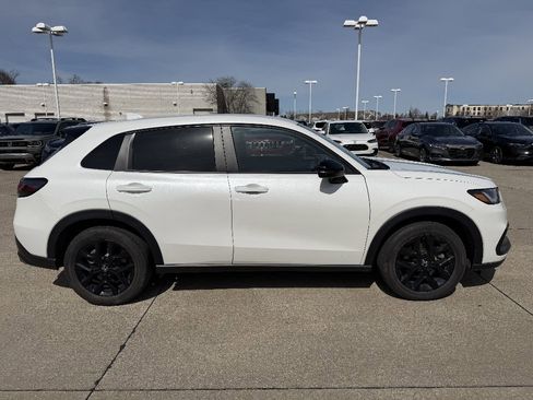Used 2024 Honda HR-V Sport image 3