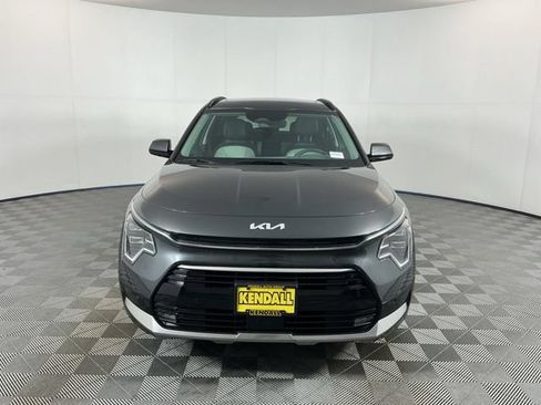 Used 2023 Kia Niro SX Touring FWD image 2