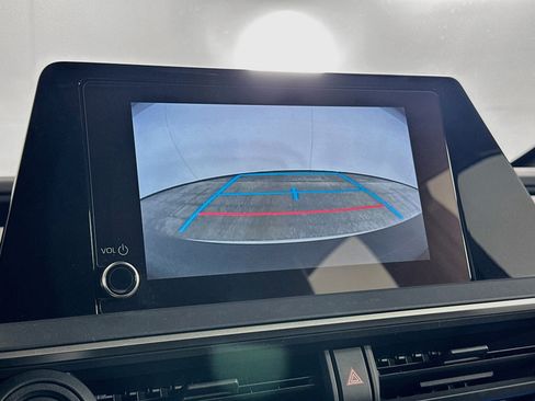 Used 2025 Toyota Prius XLE FWD image 22