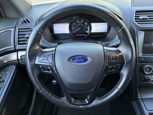 Used 2018 Ford Explorer XLT w/ Equipment Group 202A AWD/4WD image 11