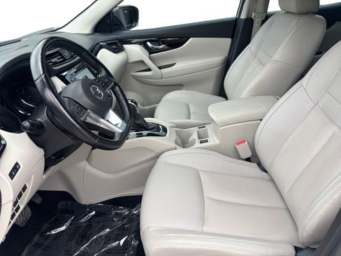 Used 2021 Nissan Rogue Sport SL w/ Premium Package image 9