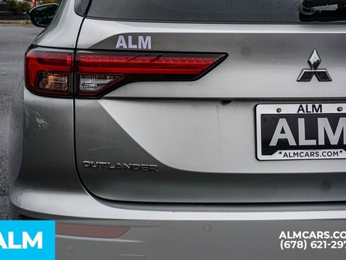 Used 2024 Mitsubishi Outlander SE image 12