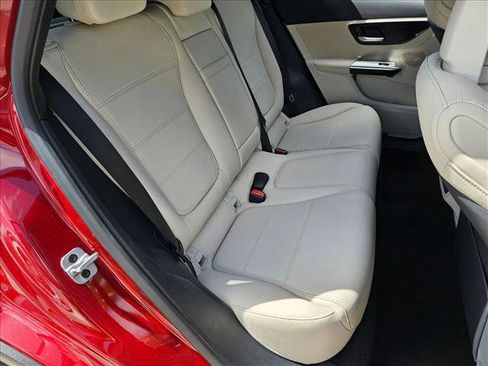 Used 2026 Mercedes-Benz GLC 300 image 18