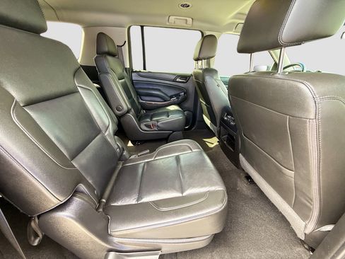 Used 2018 Chevrolet Suburban LT image 28