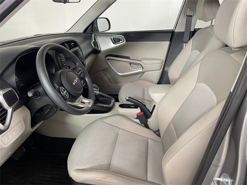 Certified 2023 Kia Soul LX image 2