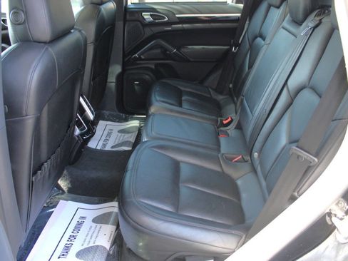 Used 2017 Porsche Cayenne Platinum Edition image 13