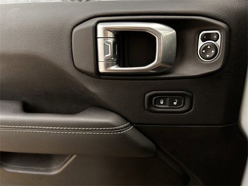 Used 2023 Jeep Wrangler Unlimited Sahara image 24