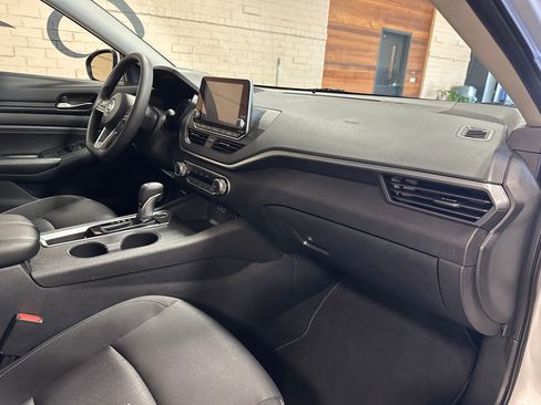Used 2019 Nissan Altima 2.5 S FWD image 17