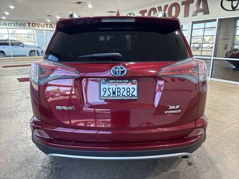 Used 2018 Toyota RAV4 XLE w/ Carpet Mat Package AWD/4WD image 9