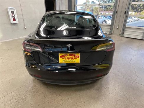 Used 2018 Tesla Model 3 Long Range image 4