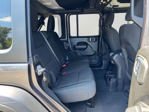Used 2022 Jeep Wrangler Unlimited Sport image 13