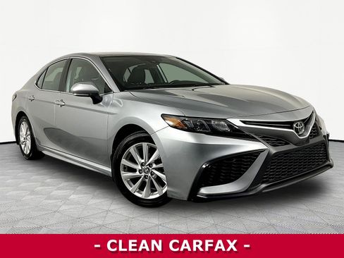 Used 2023 Toyota Camry SE FWD image 3