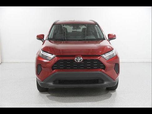 Used 2025 Toyota RAV4 XLE AWD/4WD image 2
