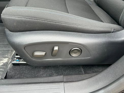 Used 2025 Chevrolet Equinox EV LT w/ Comfort Package image 20