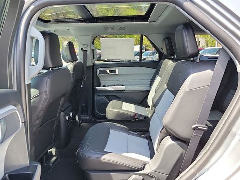 New 2024 Ford Explorer XLT w/ Equipment Group 202A RWD image 5