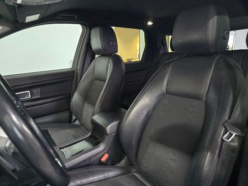 Used 2019 Land Rover Discovery Sport SE image 22