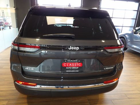 Used 2024 Jeep Grand Cherokee Laredo w/ Luxury Tech Group I AWD/4WD image 7