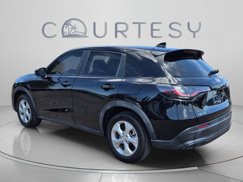 Used 2023 Honda HR-V LX image 3