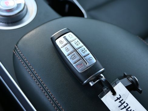 Used 2022 Genesis GV70 2.5T w/ Advanced Package image 43