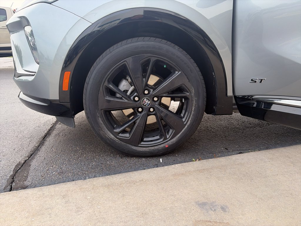 Certified 2025 Buick Envision Sport Touring AWD/4WD image 34