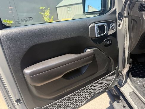 Used 2020 Jeep Wrangler Sport image 16