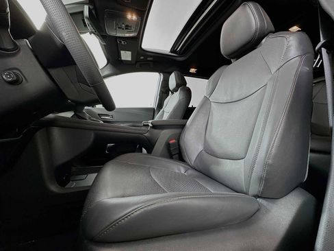 Used 2025 Toyota Sienna Platinum image 19