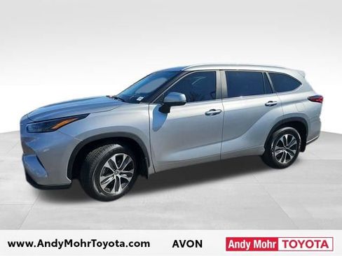 Used 2023 Toyota Highlander XLE image 4