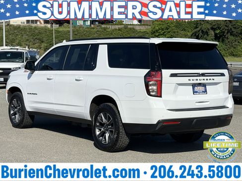 Used 2022 Chevrolet Suburban Z71 w/ Luxury Package AWD/4WD image 3