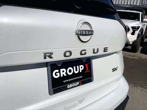 Used 2024 Nissan Rogue SV image 30
