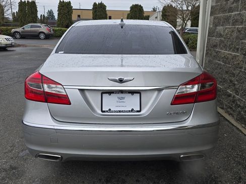 Used 2013 Hyundai Genesis 3.8 w/ Premium Pkg image 6