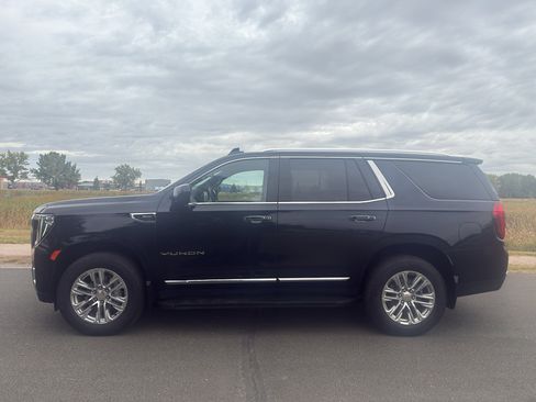 Used 2024 GMC Yukon SLT image 2