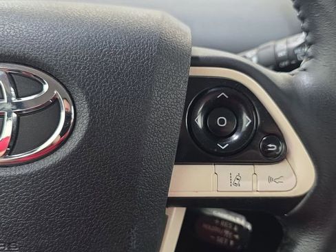 Used 2016 Toyota Prius Three Touring FWD image 17
