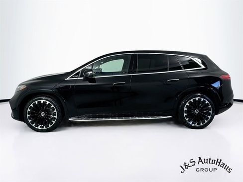 Used 2025 Mercedes-Benz EQS 580 4MATIC SUV w/ Exclusive Trim Package image 4