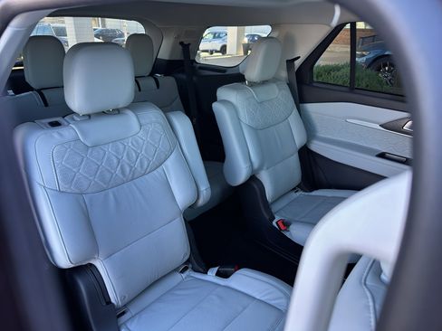 Used 2025 Ford Explorer Platinum w/ Ultimate Package image 37