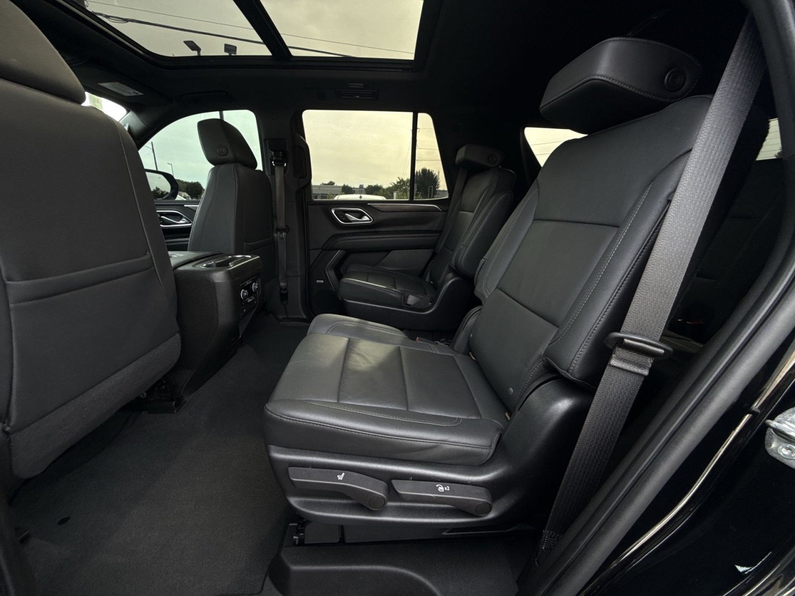 Used 2022 Chevrolet Tahoe Z71 w/ Luxury Package AWD/4WD image 25