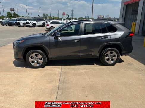 Used 2022 Toyota RAV4 XLE AWD/4WD image 2