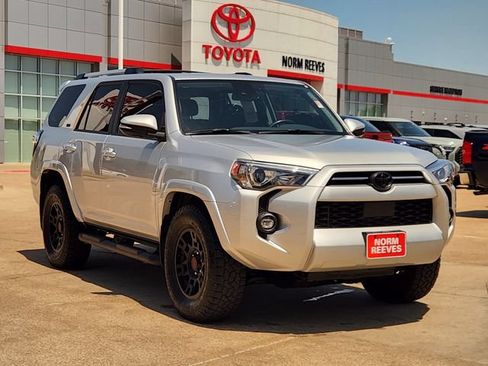 Used 2023 Toyota 4Runner SR5 Premium w/ Moonroof Package RWD image 2