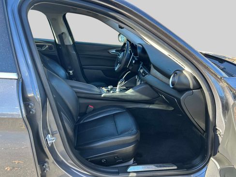 Used 2017 Alfa Romeo Giulia Ti w/ TI Performance Package image 18