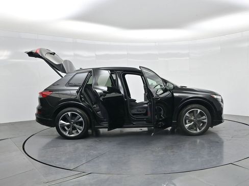 Used 2024 Audi Q4 e-tron Premium Plus w/ Premium Plus image 30