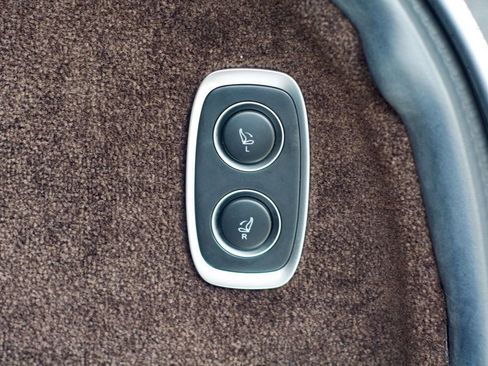 Used 2022 Aston Martin DBX image 54