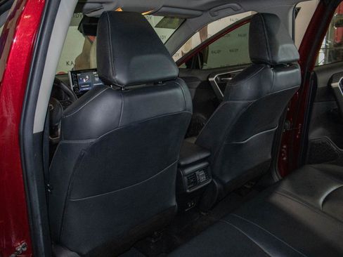Used 2021 Toyota RAV4 XLE Premium AWD/4WD image 9