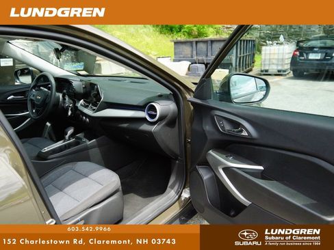 Used 2024 Chevrolet Trax LS w/ LS Convenience Package FWD image 8